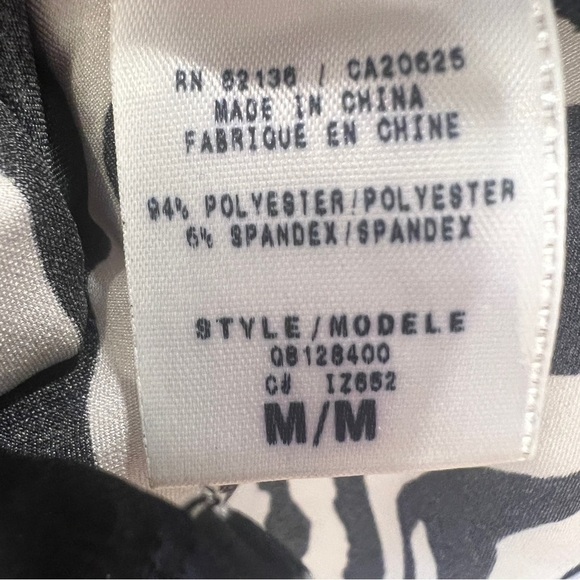 GUESS Black & White Animal Print Button-Up Top size- small - Picture 4 of 5